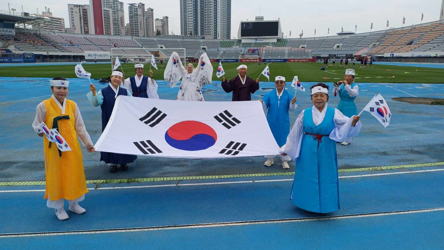 제80주년 광복절 기념행사, 시민과 함께 한복 입고 태극기 행렬