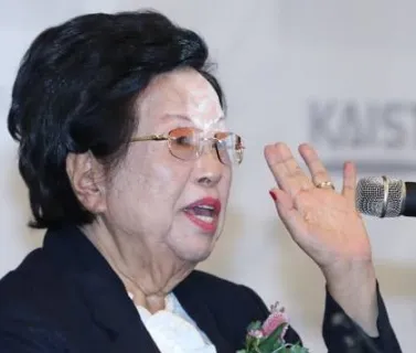 이수영 광원산업 회장: 기자에서 거액 기부자까지, 굴곡진 삶의 궤적